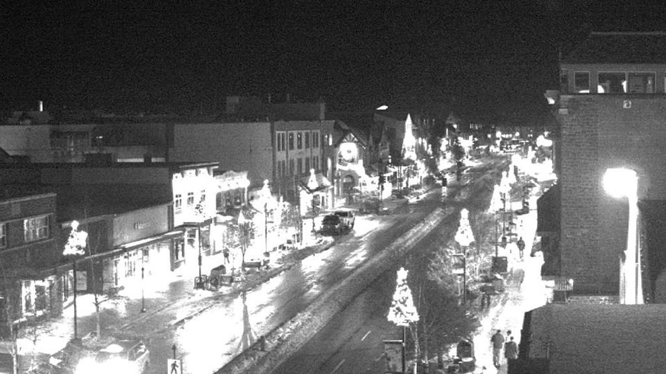 Banff › North: Banff Avenue & Buffalo Street