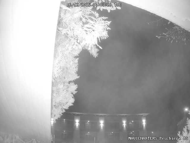 Peschiera del Garda: Piazza Maestro Giulio Battistoni - Navicharters - Lake Garda Boat Tours - Mojo