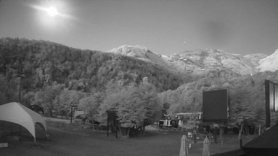 Pinto › North-east: Quincho Tata - Cafeteria Tata