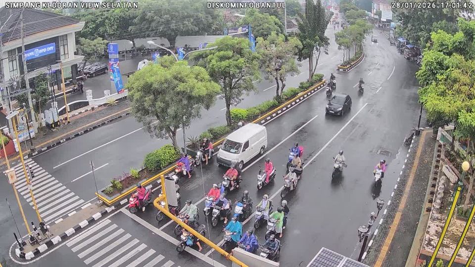 Bantul › South: ꦱꦶꦩ꧀ꦥꦁꦄꦼꦩ꧀ꦥꦠ꧀ꦏ꧀ꦭꦺꦴꦢꦿꦤ꧀ Simpang Empat Klodran