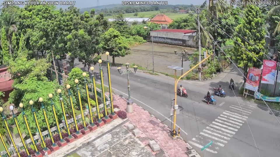 Bantul › West: ꦱꦶꦩ꧀ꦥꦁꦄꦼꦩ꧀ꦥꦠ꧀ꦏ꧀ꦭꦺꦴꦢꦿꦤ꧀ Simpang Empat Klodran