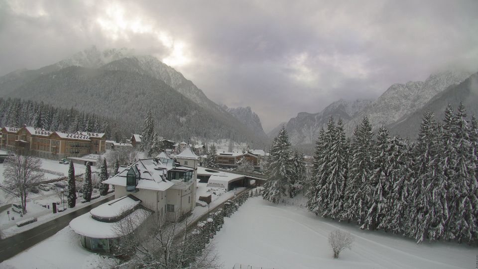 Toblach - Dobbiaco › South: Apparthotel Germania - Blick auf das Höhlensteintal - Calvaria