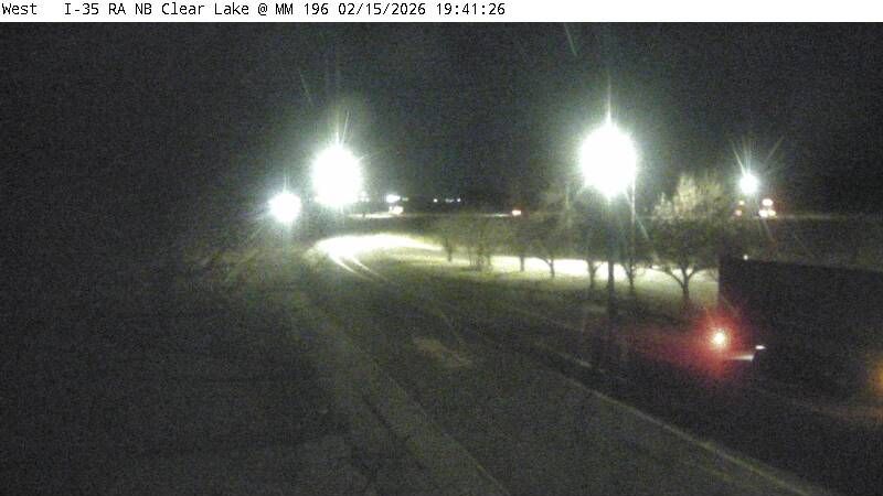 Clear Lake › West: Parking Only: I-35 NB MM 196 near Clear Lk - Entrance