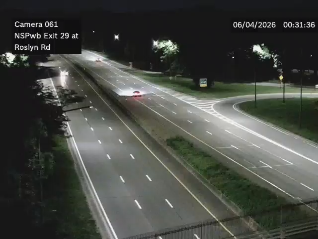 Roslyn Heights › South-east: Northern State Parkway