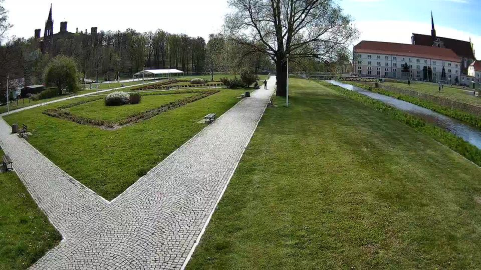 Kamieniec Zabkowicki › South-east: Pałac Marianny Orańskiej w Kamieńcu Ząbkowickim - St. John the Baptist Church