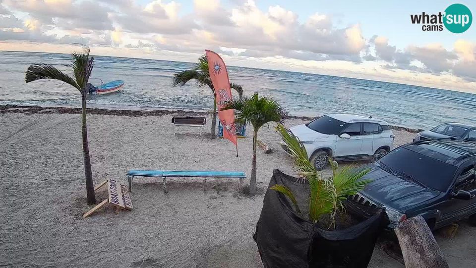 La Costa De Buen Hombre: KITE BUEN HOMBRE KITEBOARDING SCHOOL - Buen Hombre Beach - Monte Cristi - Dominican Republic