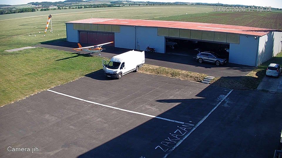 Pasinka › South: Letiště Kolín