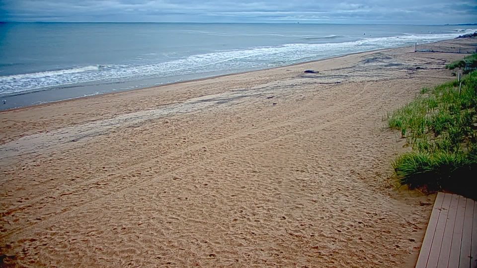 Westerly › South-west: Westerly Town Beach - Jim's Beach Misquamicut (Seasonal)