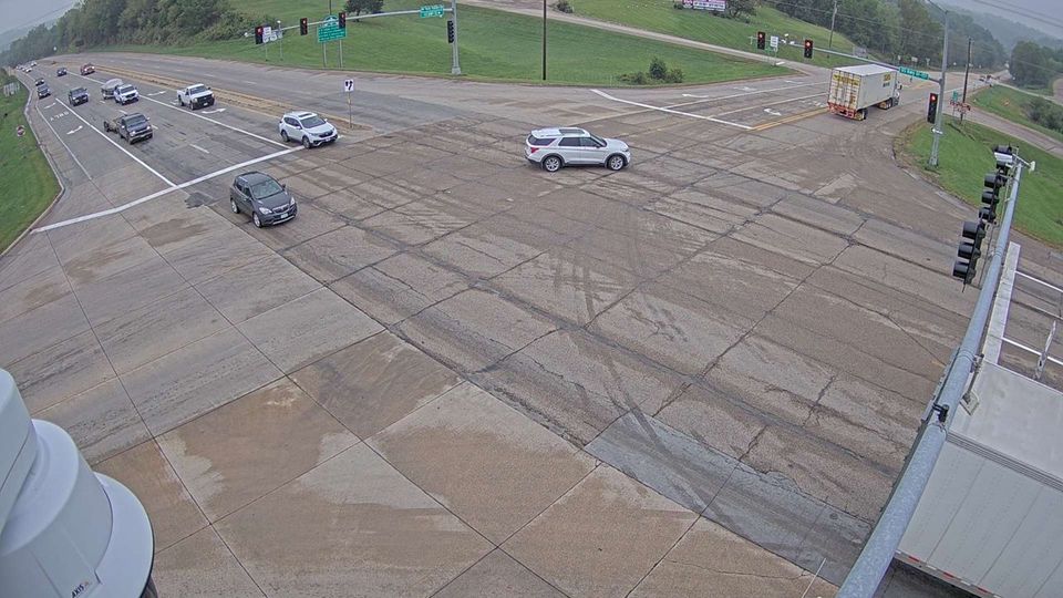 Dubuque: DQ - US 61 @ MM 187.6 (Twin Valley Dr)