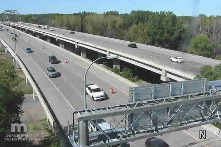 Eagan: MN 77: T.H.77 SB (Minnesota River)