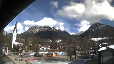 Webcam Oberstdorf › North-east: Oberstdorf Haus Schriftzug - Kurhaus Oberstdorf - Bouleplatz - Sankt Nepomuk Denkmal