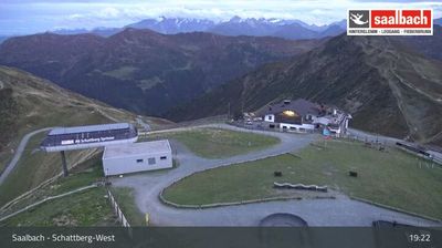 Saalbach-Hinterglemm › South-east: Westgipfelbahn Bergstation - Westgipfelhütte
