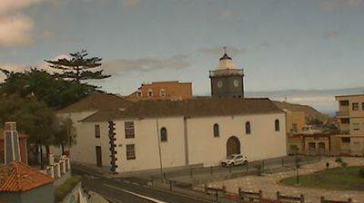 Brena Alta › North-east: Plaza de La Lealtad - Iglesia De San Pedro Apostol