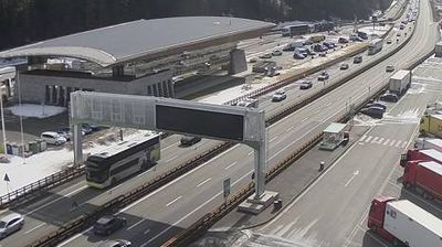 Brenner - Brennero › South: A22/E45 Brennerautobahn − Autostrada-del-Brenn., Richtung/direction: Bozen-Bolzano [km 1,00