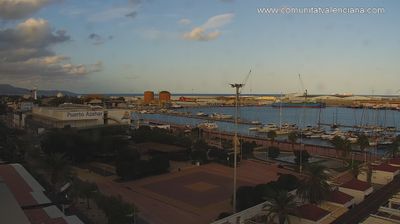 Castelló de la Plana › East: Puerto Azahar - Faro del muelle de costa