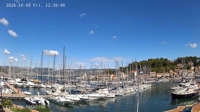Saint-Mandrier-sur-Mer › North-east: Port de plaisance de Saint mandrier sur mer - Plage du Canon