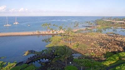Live webcam — ʻAnaehoʻomalu Bay