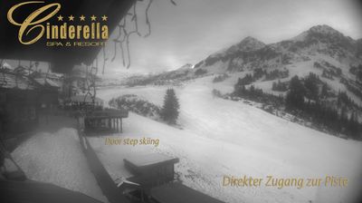 Obertauern: Hotel Cinderella - Blick auf die Flutlichtpiste und die Edelweißsesselbahn in