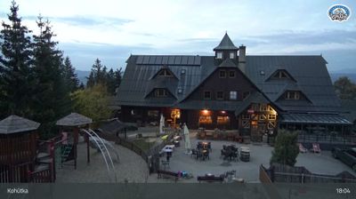 District of Púchov › North: Památník malíři Františku Hlavicovi u horní stanice vleku v sedle Kohútka - Mountain hotel Kohútka