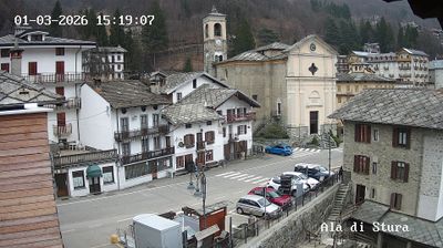 Ala di Stura › North: Piazza Centrale