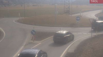 Gemeinde Stumm: B 169 Zillertalstraße, bei Kreisverkehr, Blickrichtung: Zell am Ziller