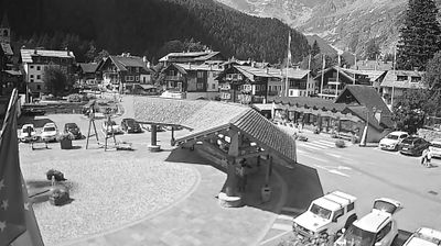 Macugnaga › West: Ufficio Informazioni e Accoglienza Turistica (IAT) Macugnaga - Monte Rosa Valle Anzasca - Via Horlovono