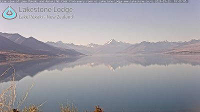 Twizel › North: Lakestone Lodge - Lake Pukaki - Mount Coo... live webcam