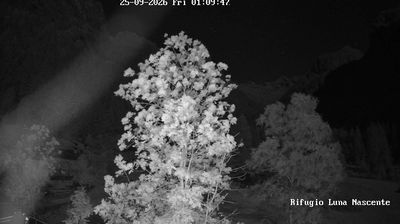 Val Masino › North-east: Refuge Moon Rising - Val di Mello