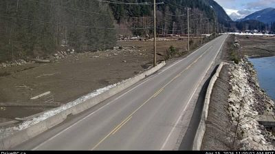 Stewart › Βόρεια: Highway 37a between - BC and Hyder, USA, looking north