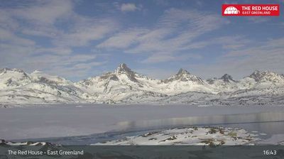 Tasiilaq › North-east: The Red House