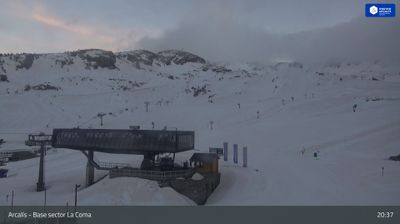 el Serrat › South-east: RocRoi Ordino | Motos y Raquetas de nieve & Adventure Center - Telecabina La Coma - Sender dels Estanys de Tristaina