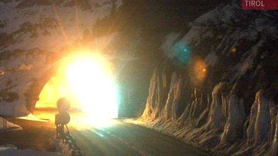 Gemeinde Sankt Anton am Arlberg: Sankt Christoph am Arlberg - Tirol, Österreich: B 197 Arlbergstraße, St.Christoph Schmittentunnel Süd Blickrichtung St.Christoph