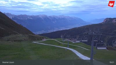 Gemeinde Axams: Axams, Axamer Lizum - Golden Roofpark, Blick auf Innsbruck mit Nordkette