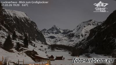 Gemeinde Kals am Grossglockner: Lucknerhaus - Blick zum Großglockner