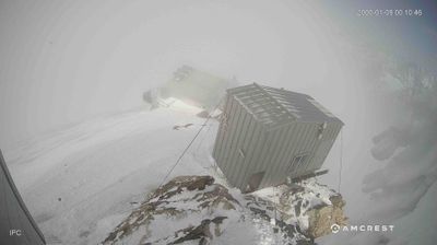 Courmayeur › North-east: Vallot Hut - Refuge du Goûter(3815m)