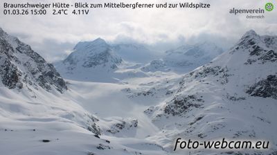 Gemeinde St. Leonhard im Pitztal: Braunschweiger Hütte - Blick zum Mittelbergferner und zur Wildspitze