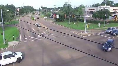 Ridgeland: Lake Harbour Dr at Old Canton Rd