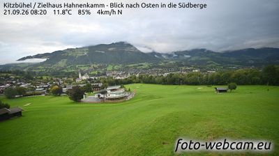 Stadt Kitzbuhel: Kitzbühel - Zielhaus Hahnenkamm - Blick nach Osten in die Südberge