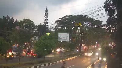 Batas Kelurahan: Jalan Soekarno Hatta - Jalan Raya Cirebon - Bandung - National Route 3