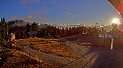 District of North Vancouver: De Pencier Bluff