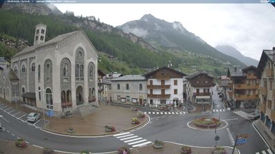 Valdidentro › North-east: Ufficio Turistico Valdidentro - Parrocchia di Santa Maria Nascente