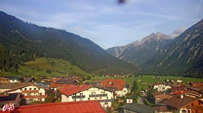 Gemeinde Holzgau: Hängebrücke Holzgau - Pfarrkirche zu unserer lieben Frau Maria Himmelfahrt - Holzgau
