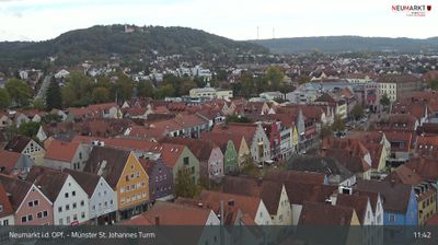 Neumarkt in der Oberpfalz: Neumarkt i.d. OPf. - Münster St. Johannes Turm, Obere Marktstraße mit Blick auf die Zeugenberge