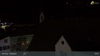 Webcam Sterzing - Vipiteno: Stadtplatz - Heilig Geist Kirche - Chiesa Santo Spirito - Church Holy Spirit
