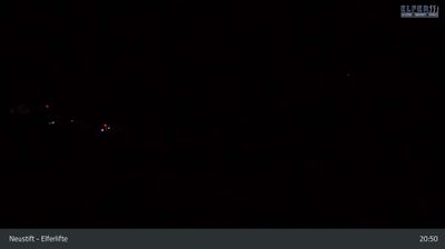 Webcam Gemeinde Neustift im Stubaital: Neustift - Dorf, Elferlifte - Panoramabahn, Paragleiter Startplatz 1
