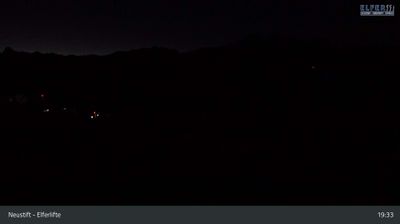 Webcam Gemeinde Neustift im Stubaital: Neustift - Dorf, Elferlifte - Panoramabahn, Paragleiter Startplatz 1