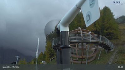 Gemeinde Neustift im Stubaital: Neustift - Dorf, Elferlifte - Panoramabahn, Sonnenuhr mit Wetterstation