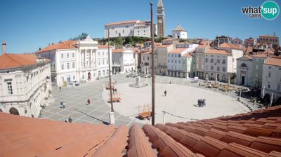 Zadnja slika ob 12h: Piran, Tartinijev trg