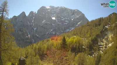 Erjavčeva koča na Vršiču, pogled proti Prisojniku