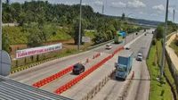 Pekanbaru: Kantor Pelayanan E-Toll Pekanbaru - Jalan Tol Pekanbaru - Dumai - Day time